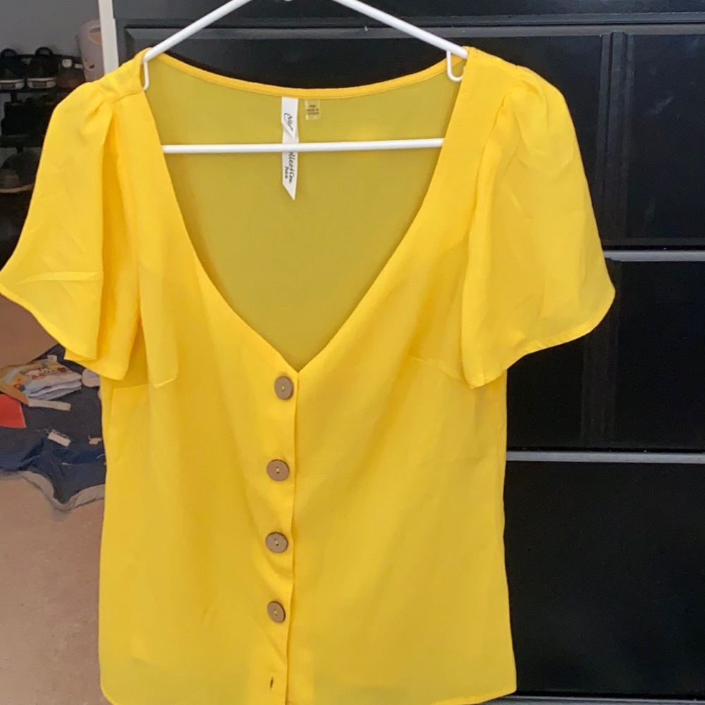 NWOT Yellow blouse